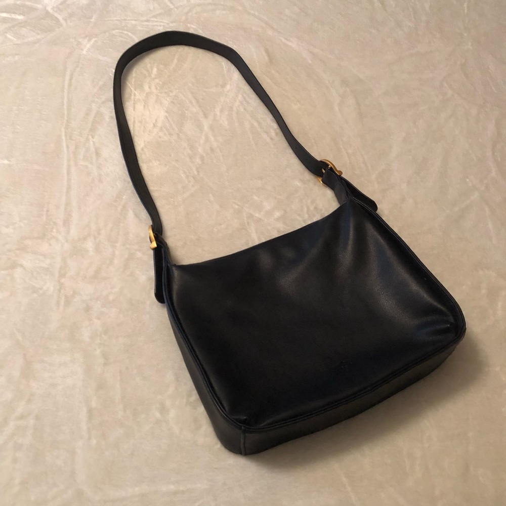 Stone Mountain black leather purse!